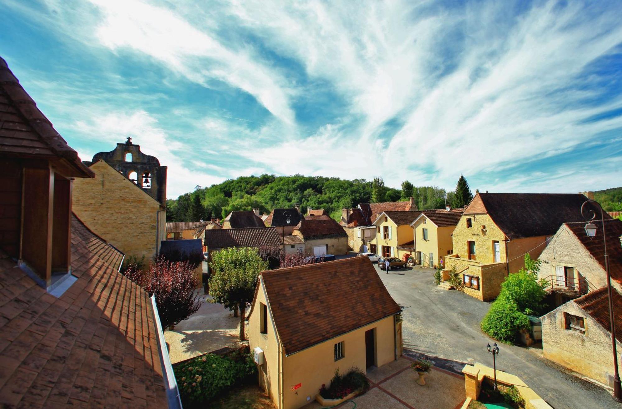 Logis Hotel Archambeau Thonac Exterior photo